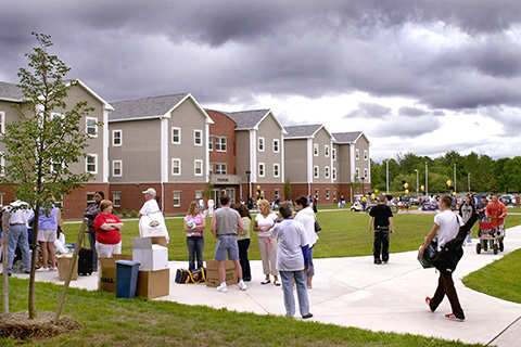 Students moving into halls
