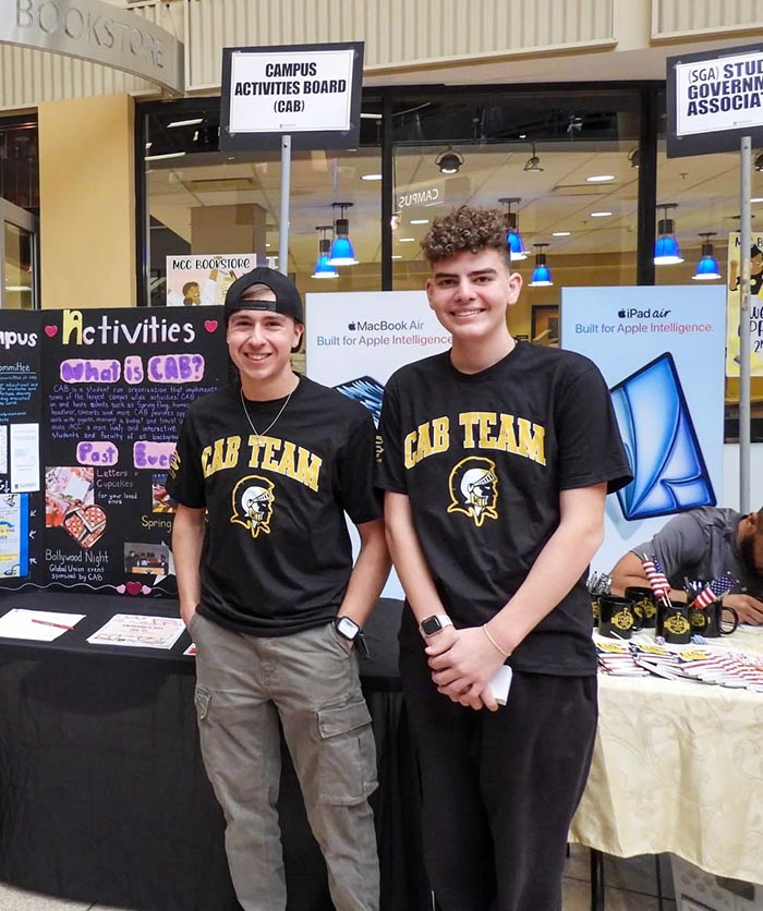 2 students smiling with shirts that say "CAB Team"