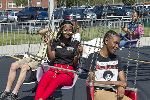 Students riding amusement park ride at Spring Fling