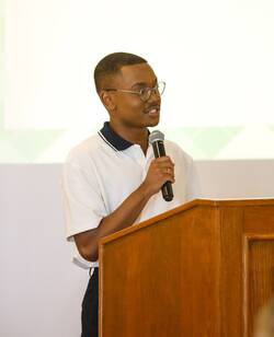 Judi Razafintsalama '25 speaking at podium